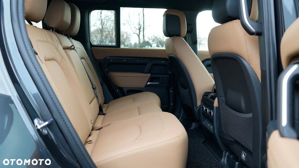 Land Rover Defender 3.0 D350 mHEV X-Dynamic HSE - 32