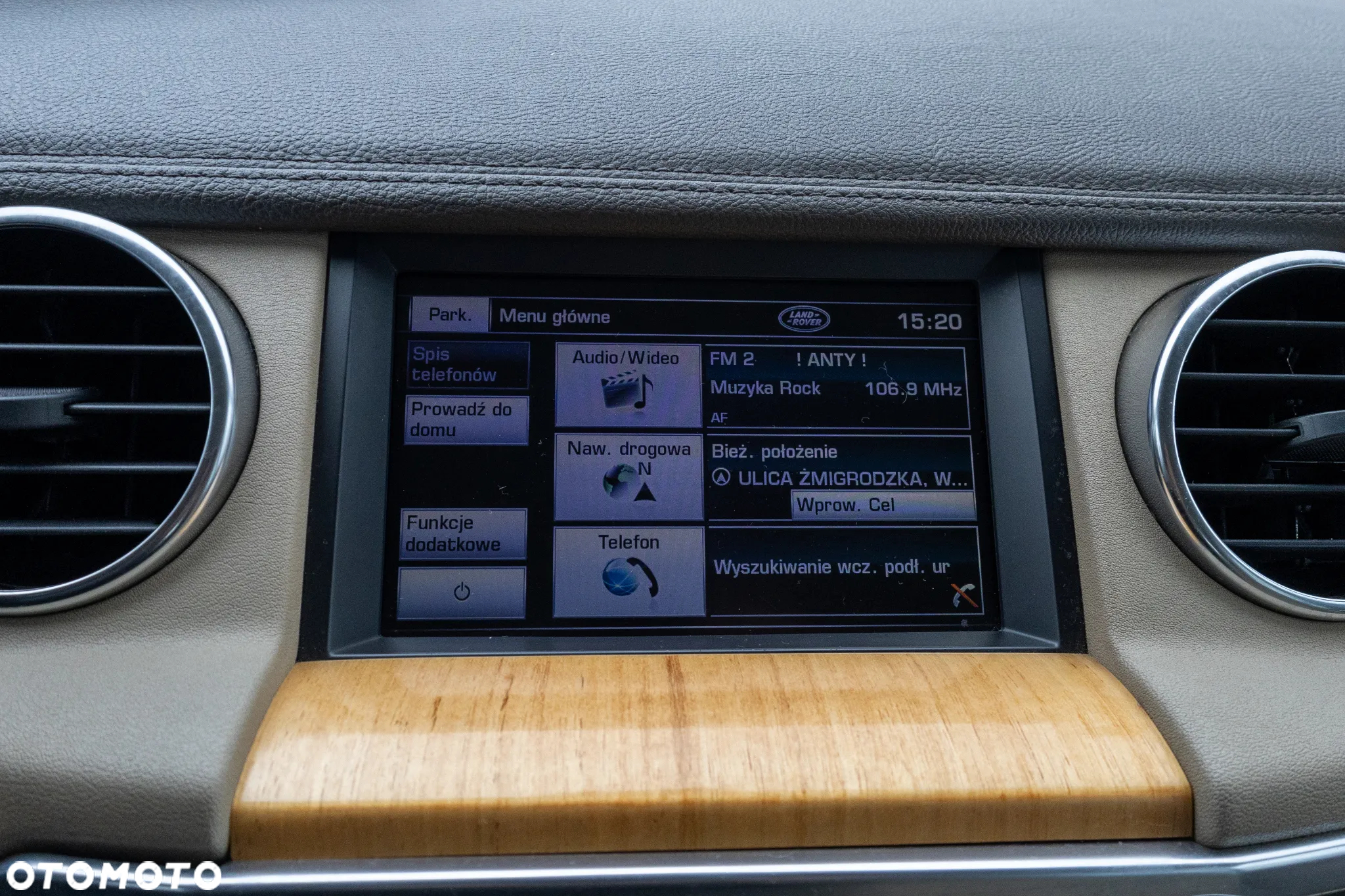 Land Rover Discovery IV 3.0D V6 HSE - 12