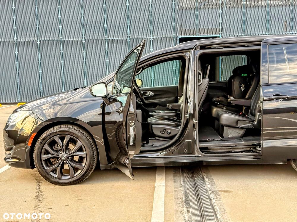 Chrysler Pacifica - 6