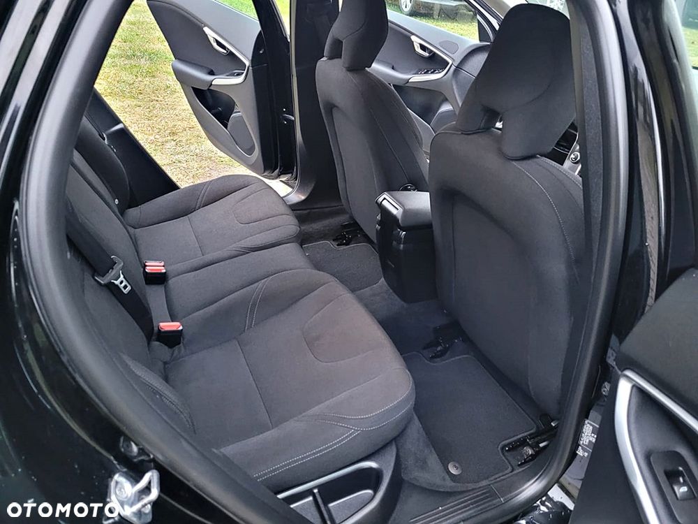 Volvo V40 T2 Momentum - 12