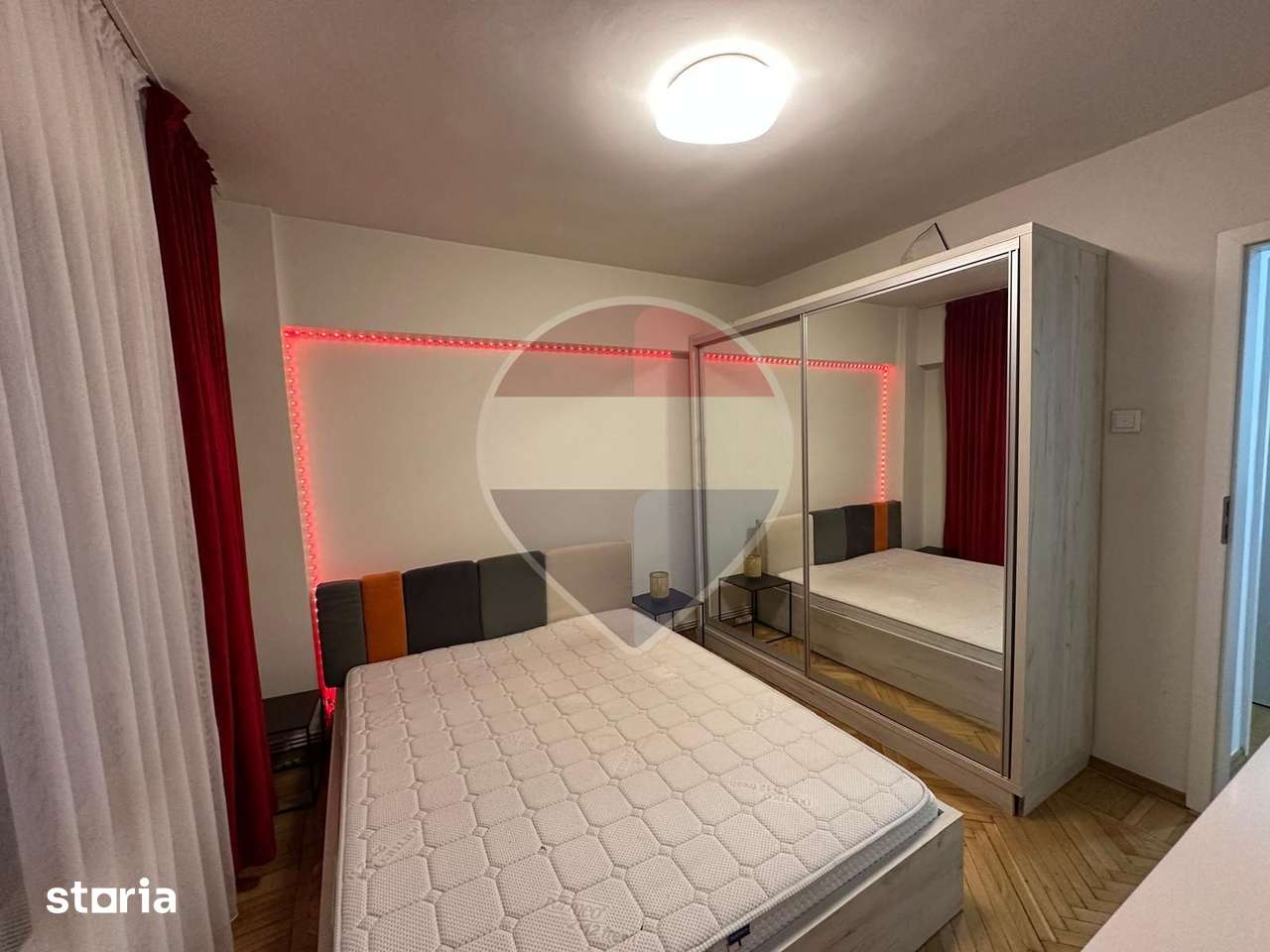 2 camere langa Elena Cuza — fotografia 1