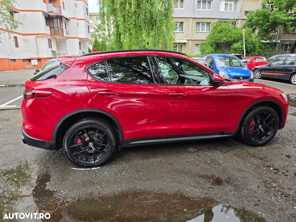 Alfa Romeo Stelvio 2.0 Turbo 16V AT8-Q4 Veloce Ti - 3