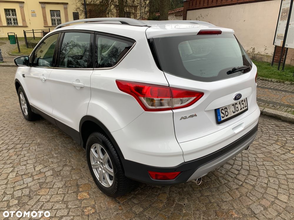 Ford Kuga 2.0 TDCi 2x4 Titanium - 4