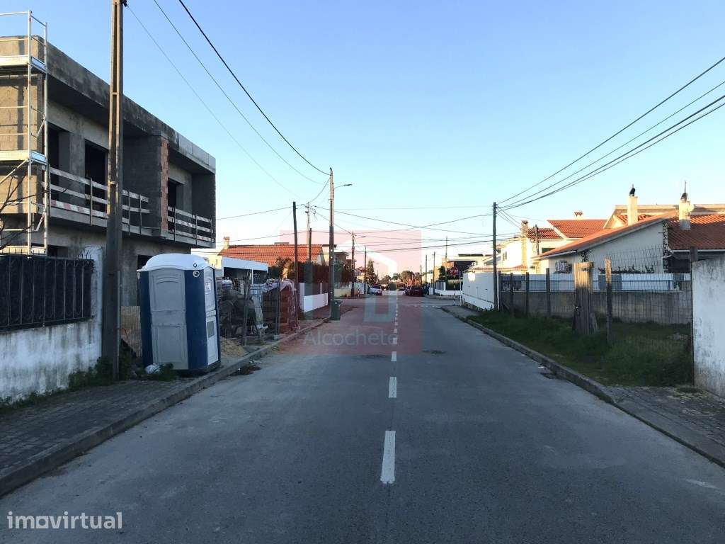 Moradia Bi-familiar T4 com Piscina em Fernão Ferro - Grande imagem: 3/12