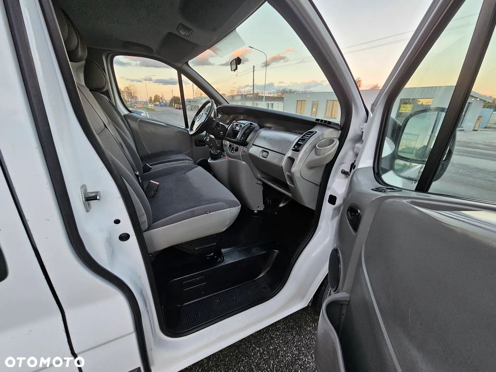 Opel Vivaro - 8