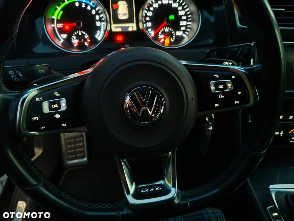 Volkswagen Golf - 36