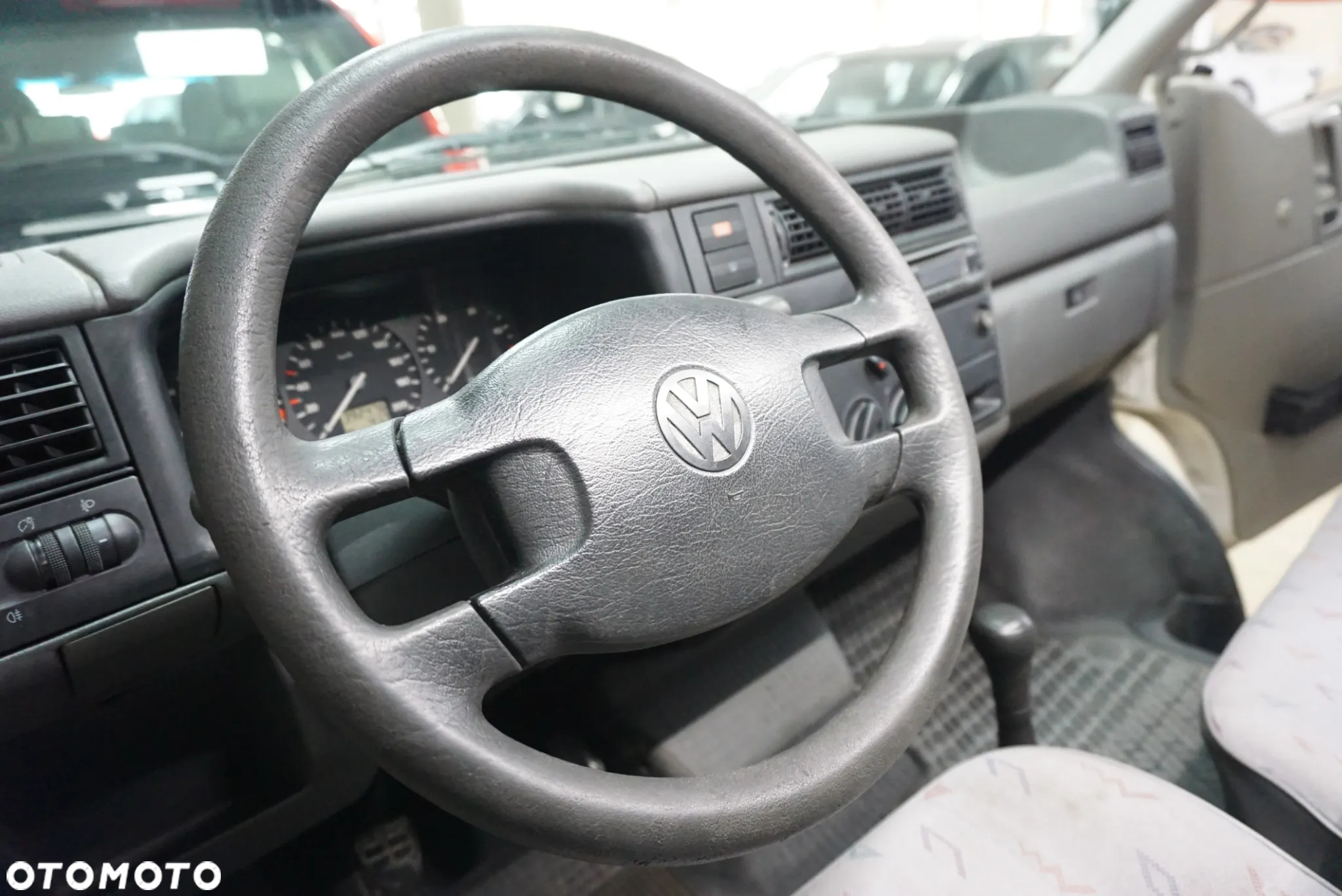 Volkswagen Caravelle TDI Basis / CL - 15