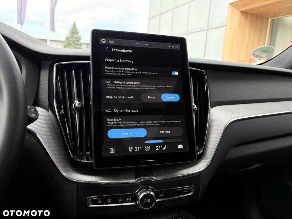 Volvo XC 60 B5 B AWD Plus Black Edition - 16
