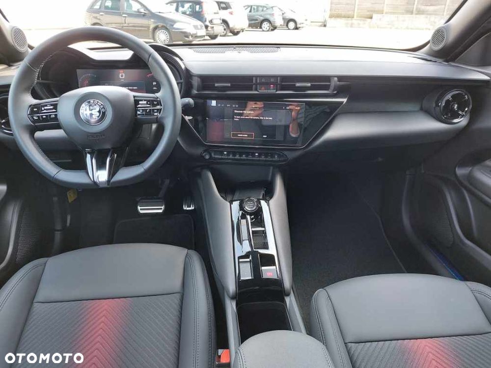 Alfa Romeo Junior 1.2 mHEV Ti Q4 eDCT - 5