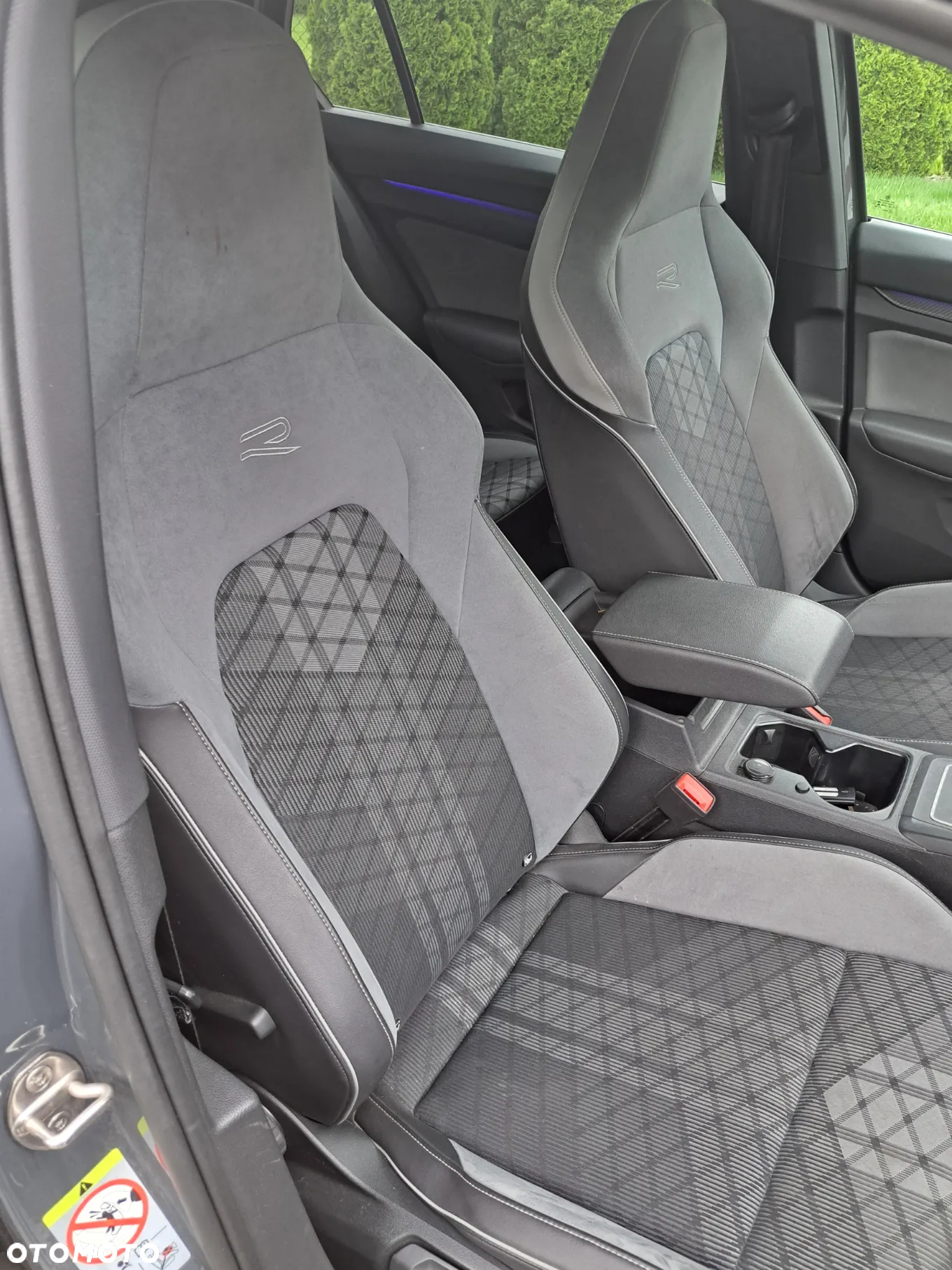 Volkswagen Golf 2.0 TDI SCR DSG R-Line - 2