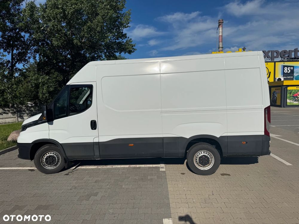 Iveco 3.0 Daily 35S18 hak CarPlay 12m3 średni LED Hi-Matic - 1