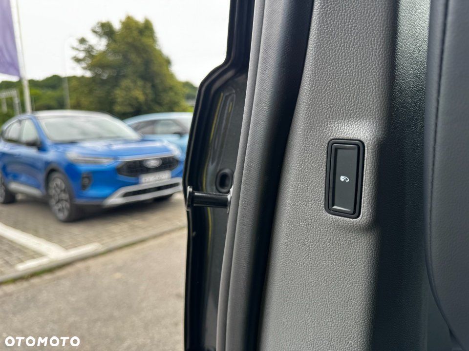 Ford Tourneo Custom - 22