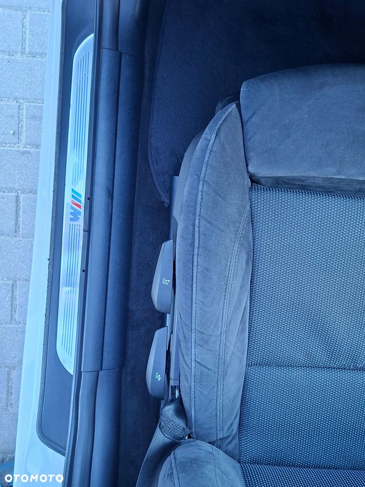BMW Seria 3 318d M Sport EU6 - 25