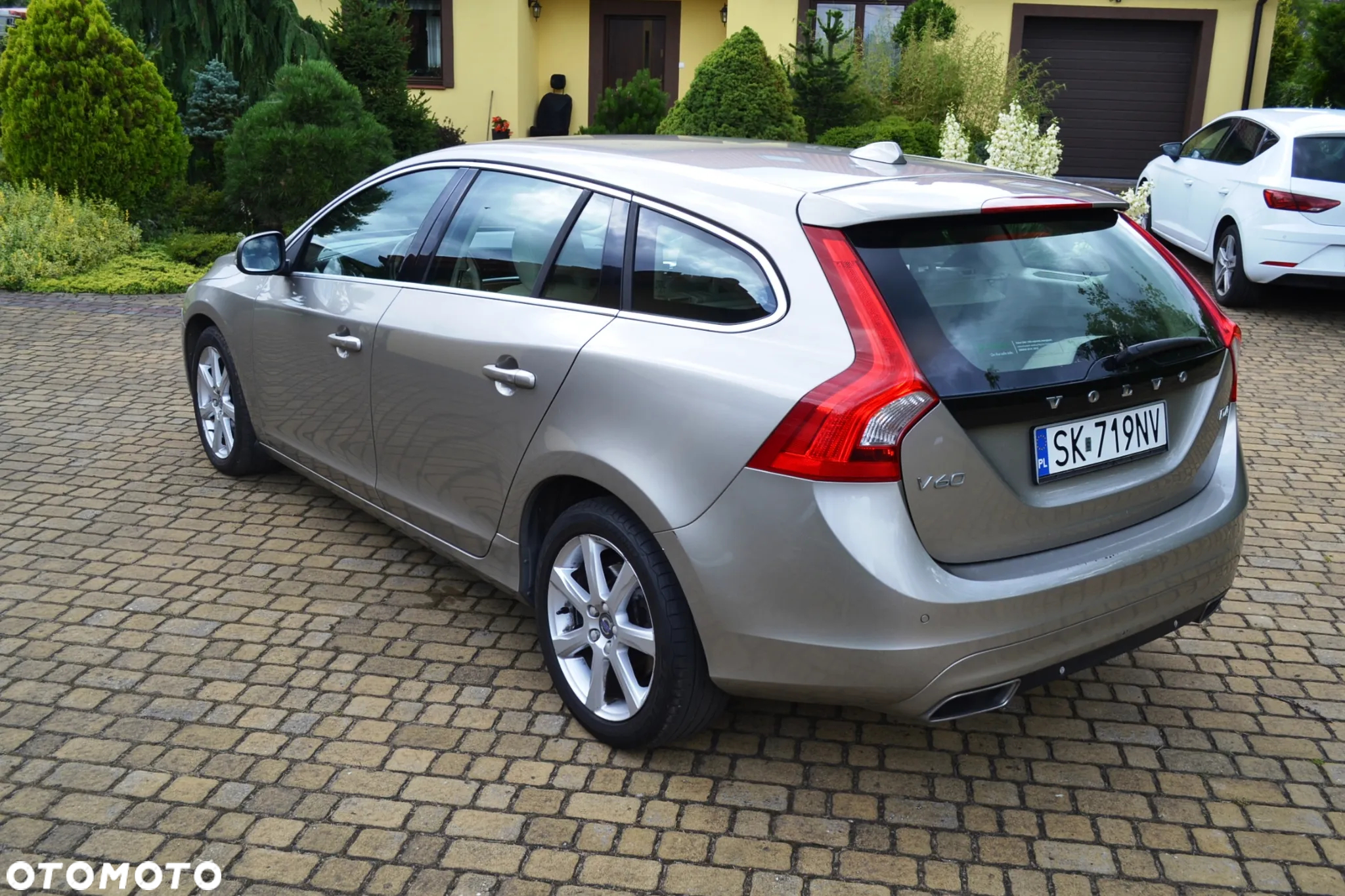 Volvo V60 D4 Drive-E Momentum - 4