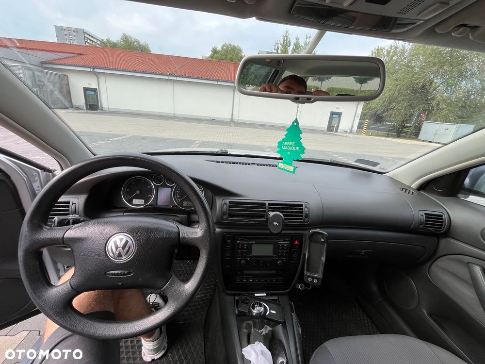 Volkswagen Passat 1.9 TDI Comfortline - 6