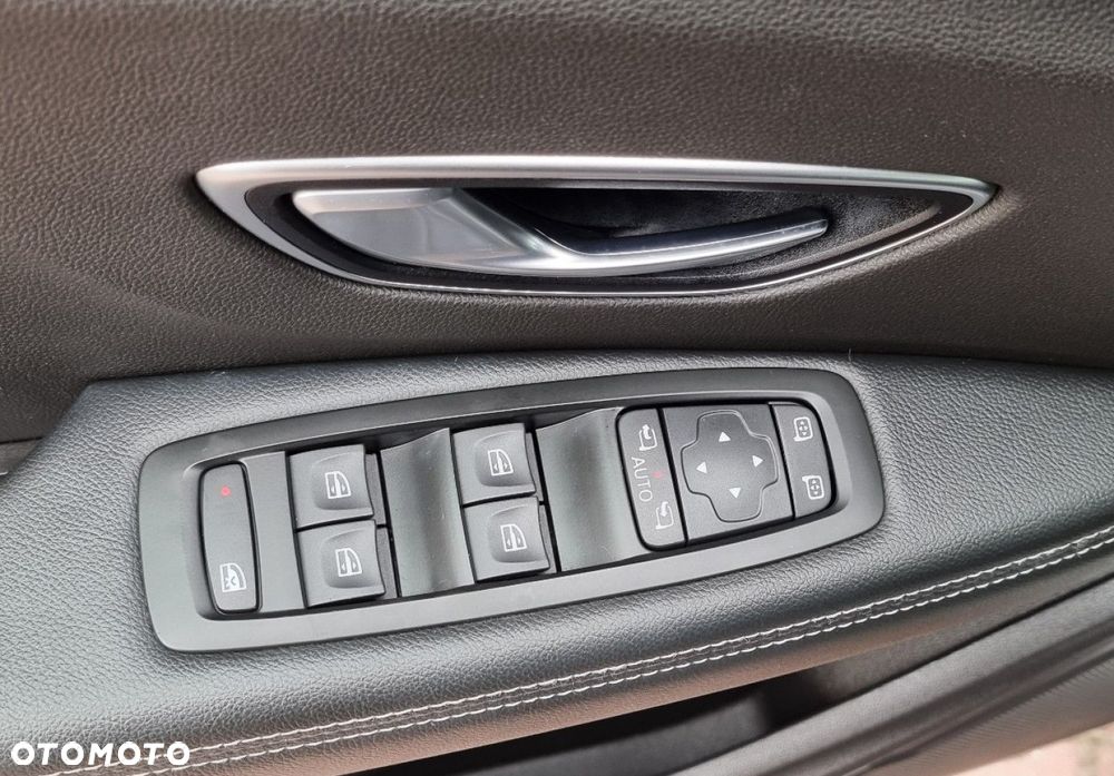 Renault Grand Scenic - 12