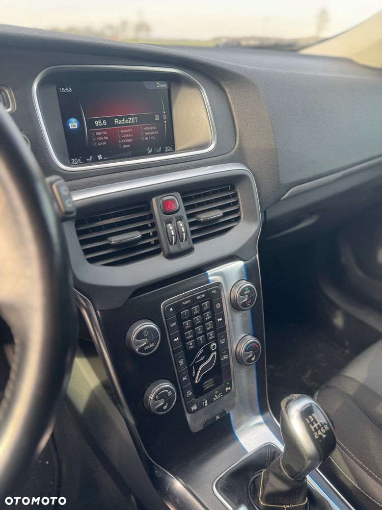 Volvo V40 D3 R-Design - 7