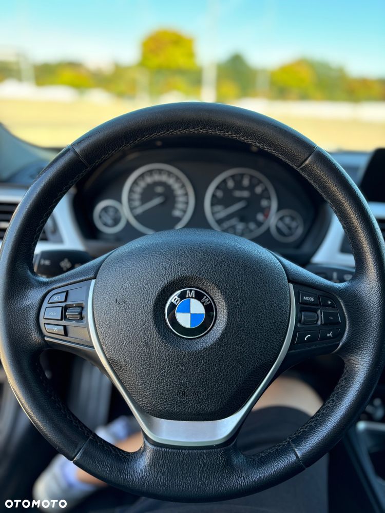 BMW Seria 3 318d Luxury Line - 13