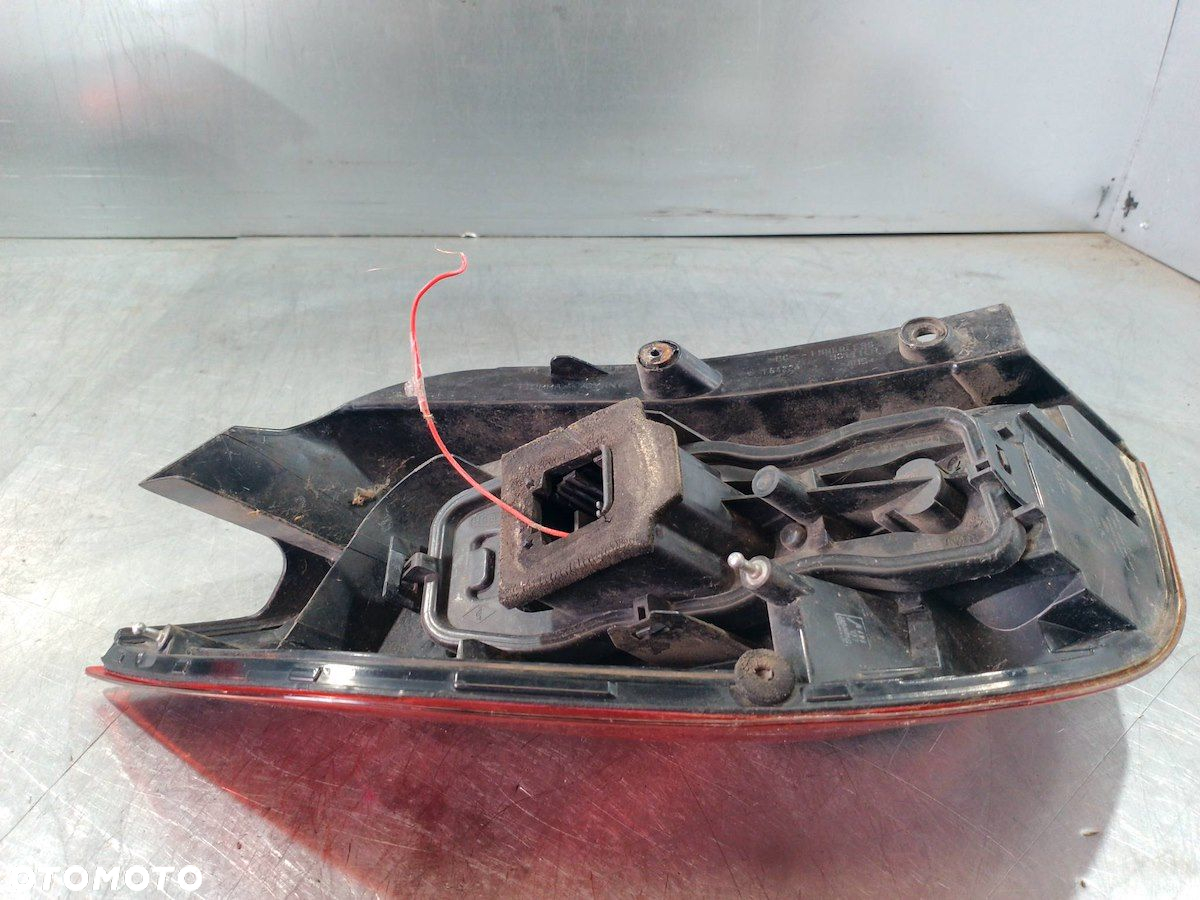 LAMPA TYLNA PRAWA RENAULT SCENIC II  8200474327-A   2SK009467-02-50 - 5