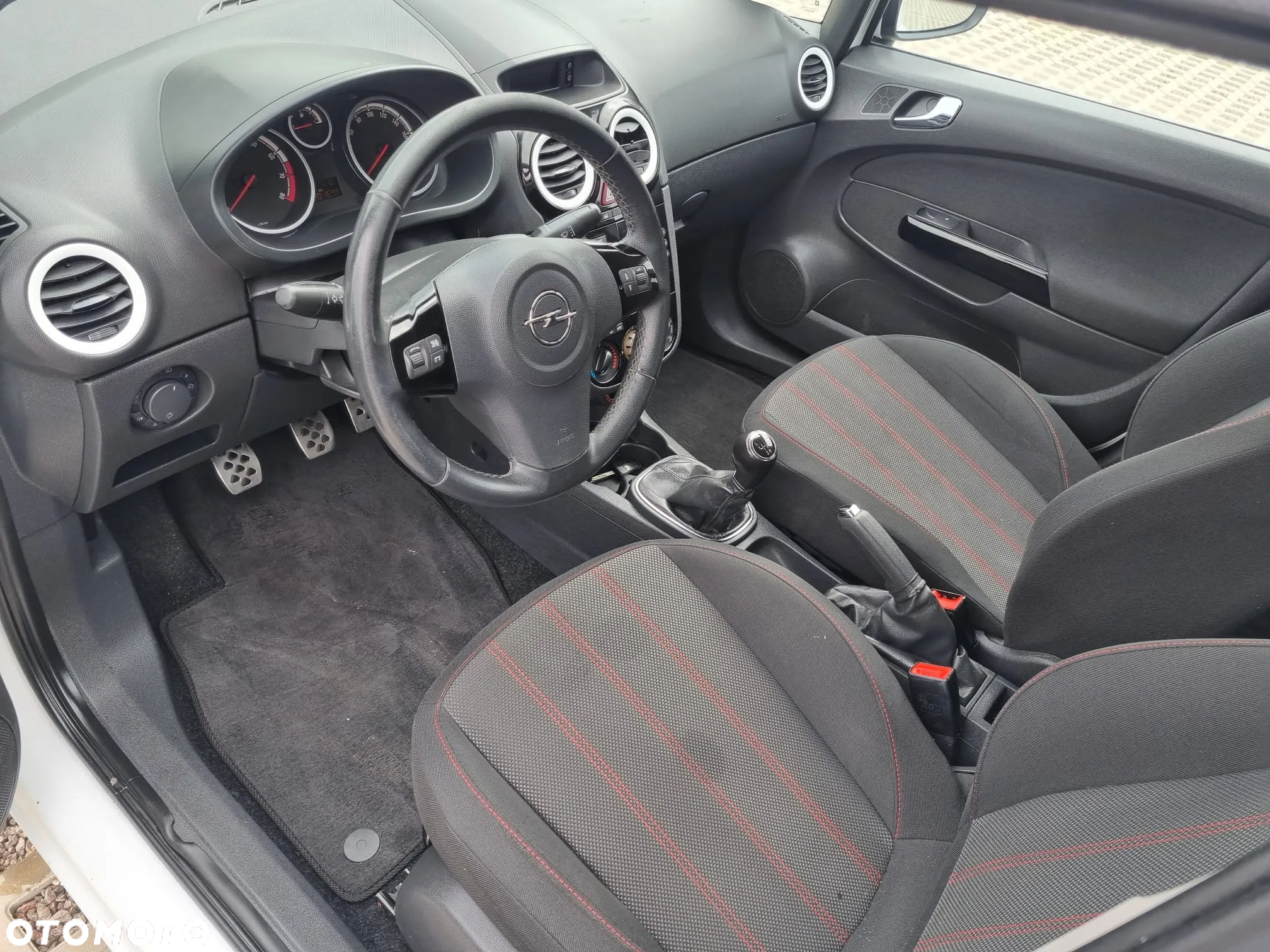 Opel Corsa 1.4 16V Cosmo - 10