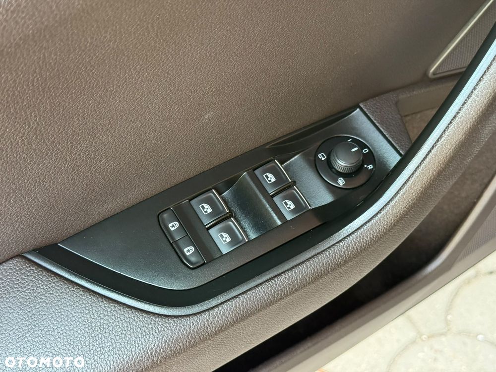 Skoda Superb 2.0 TDI 4x4 L&K DSG - 24