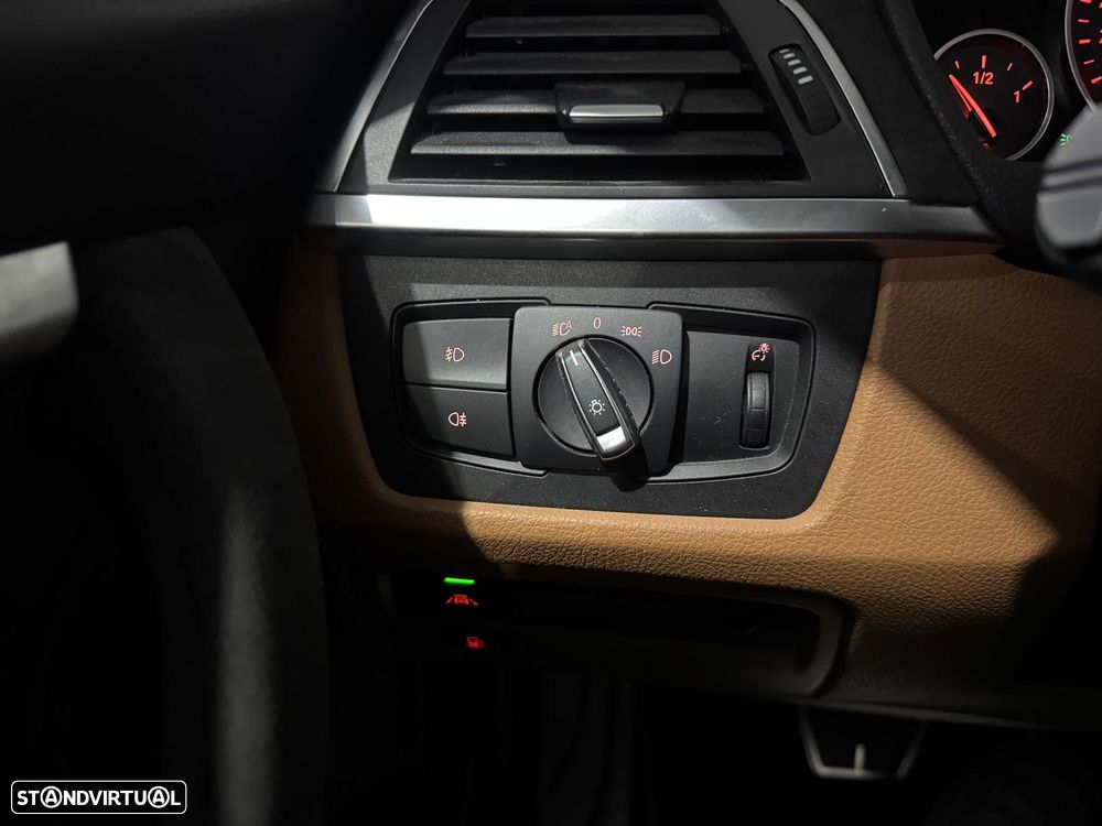 BMW 330 e iPerformance Pack M - 16