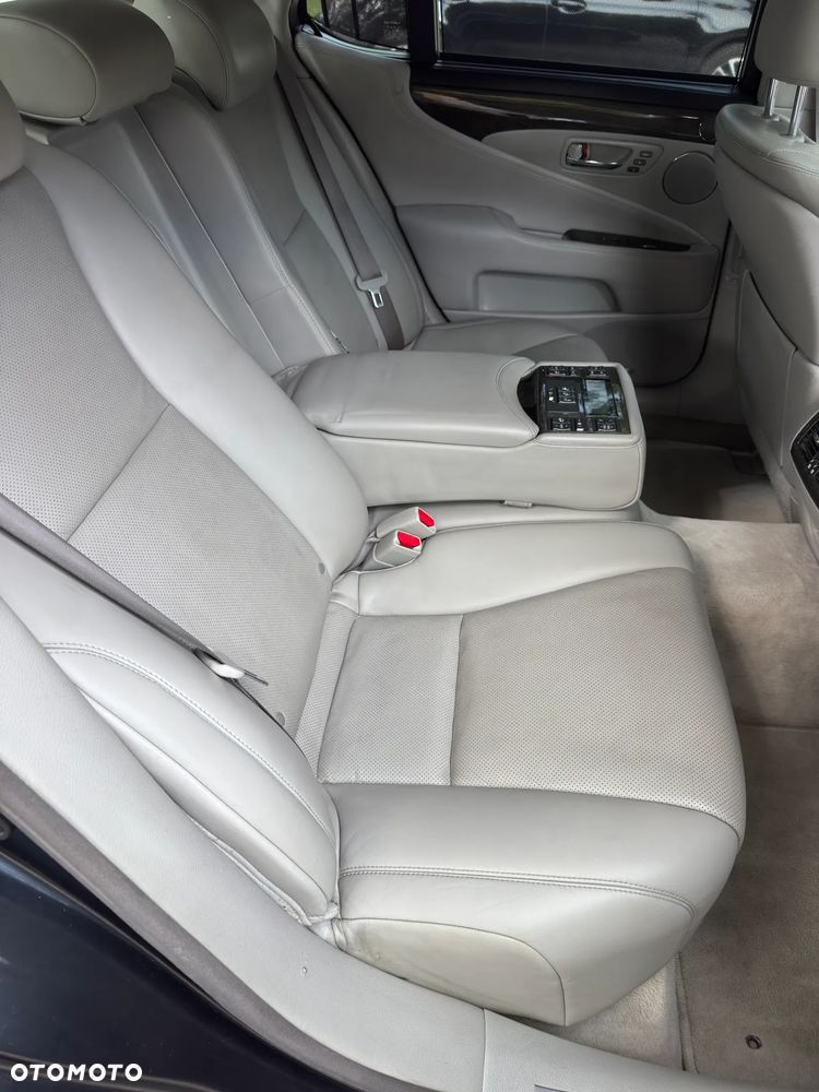 Lexus LS 600h Prestige - 19