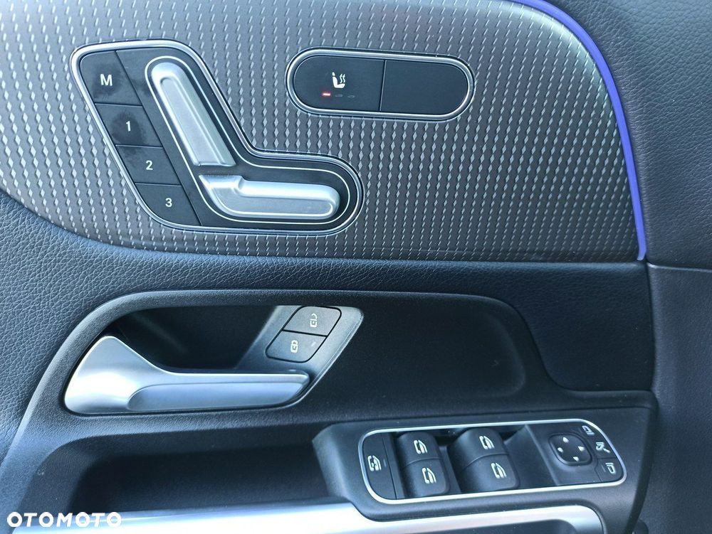 Mercedes-Benz GLB - 32