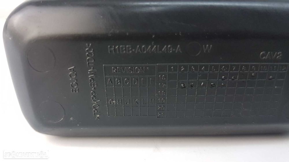 EMBELIZADOR FORD FIESTA (CE1) TITANIUM - 2