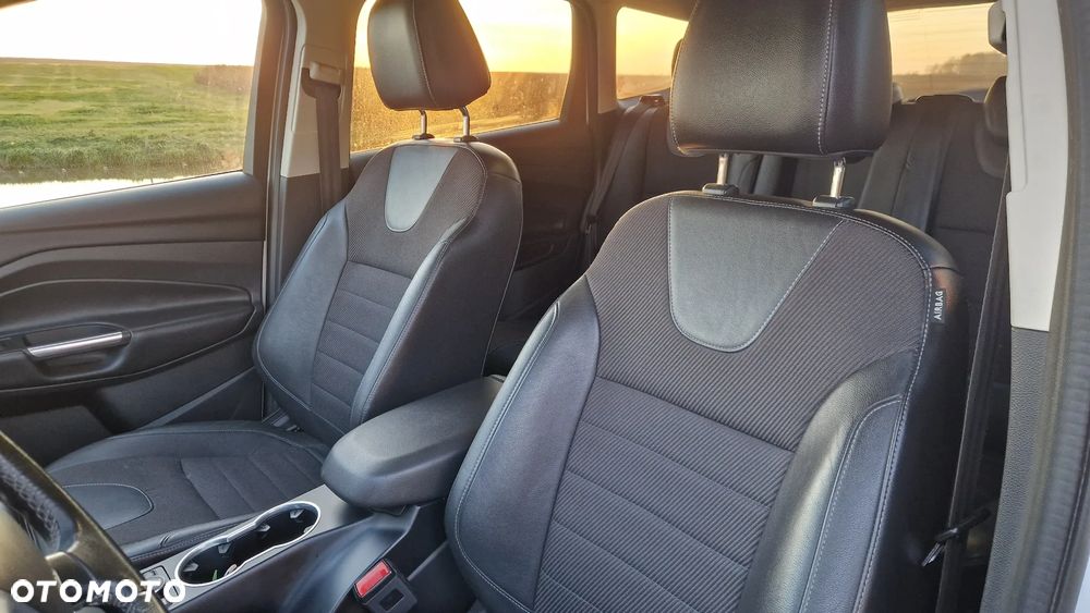 Ford Kuga 2.0 TDCi 4x4 Titanium - 27