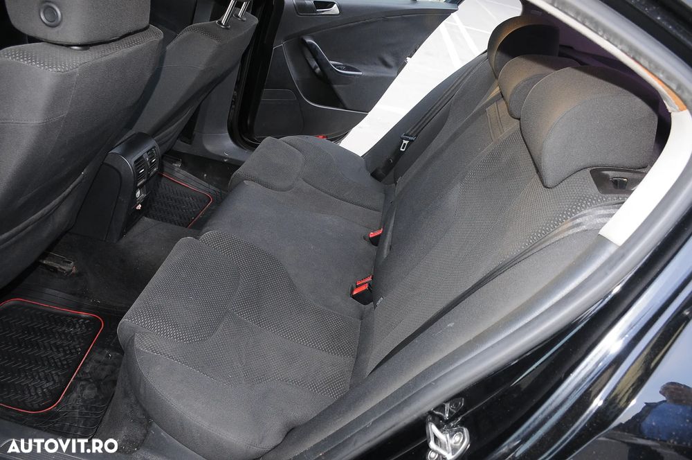 Volkswagen Passat - 12