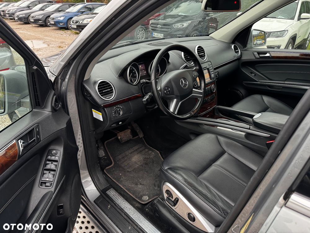 Mercedes-Benz GL 450 - 23