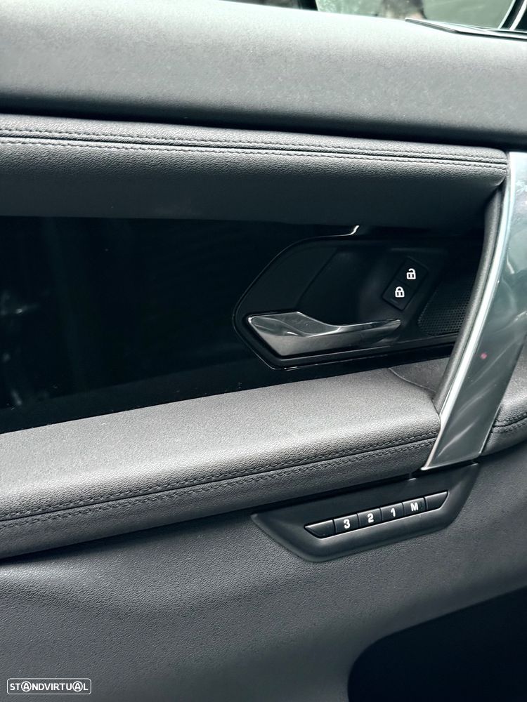 Land Rover Discovery Sport P300e R-Dynamic HSE - 19