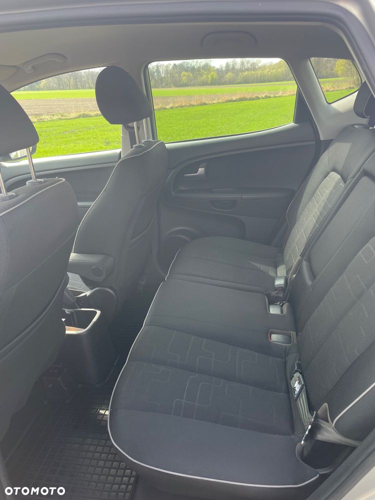 Kia Venga 1.6 L - 10