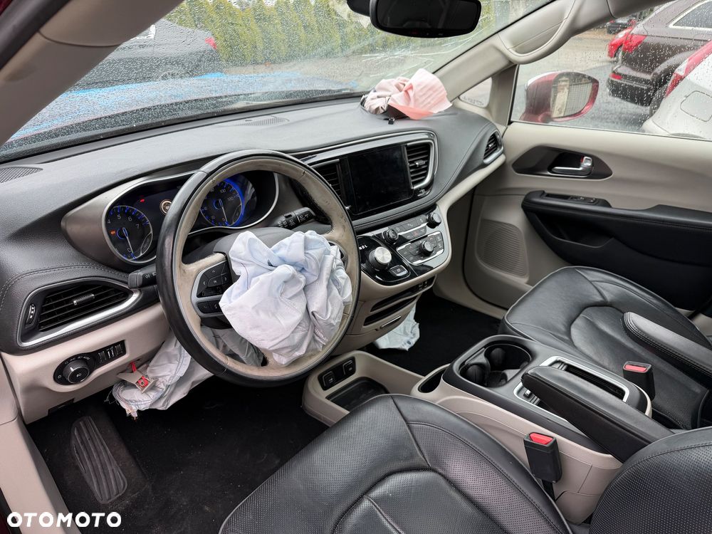 Chrysler Pacifica - 15