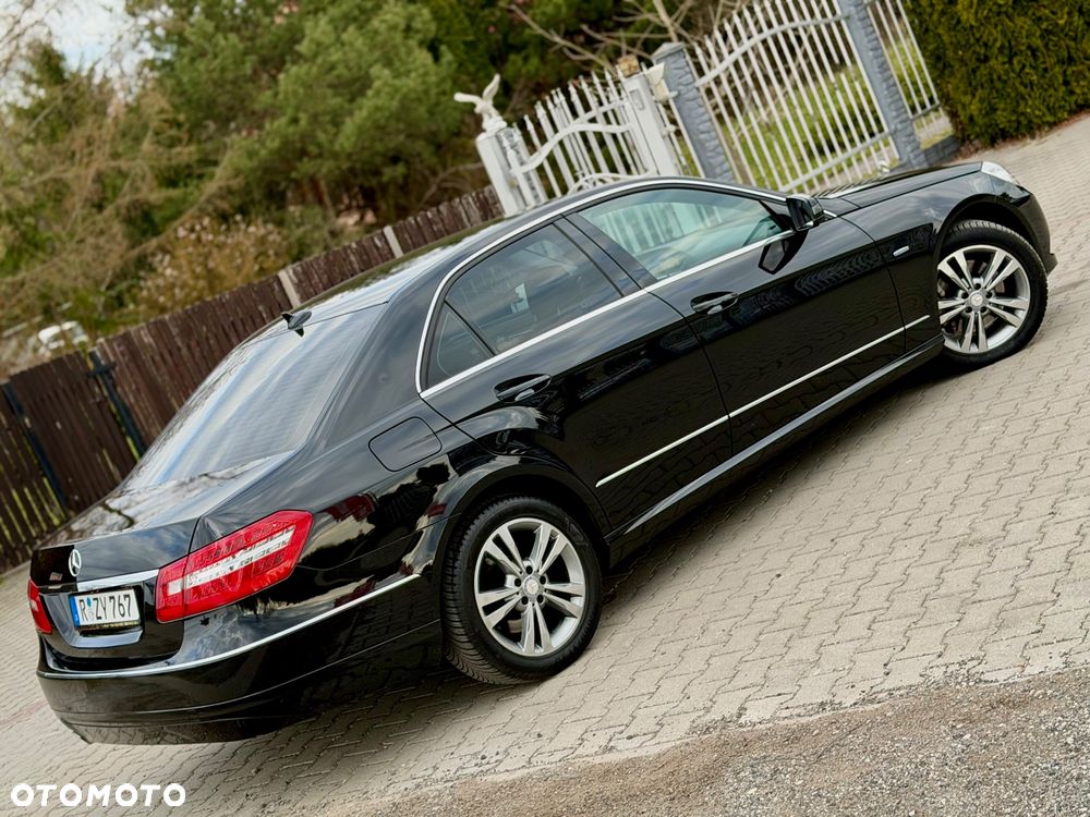 Mercedes-Benz Klasa E 250 CGI BlueEffICIENCY Avantgarde - 32
