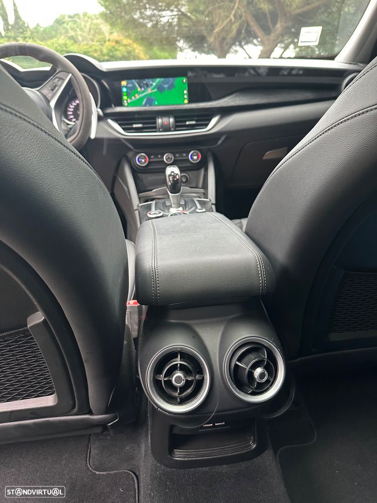 Alfa Romeo Stelvio - 29