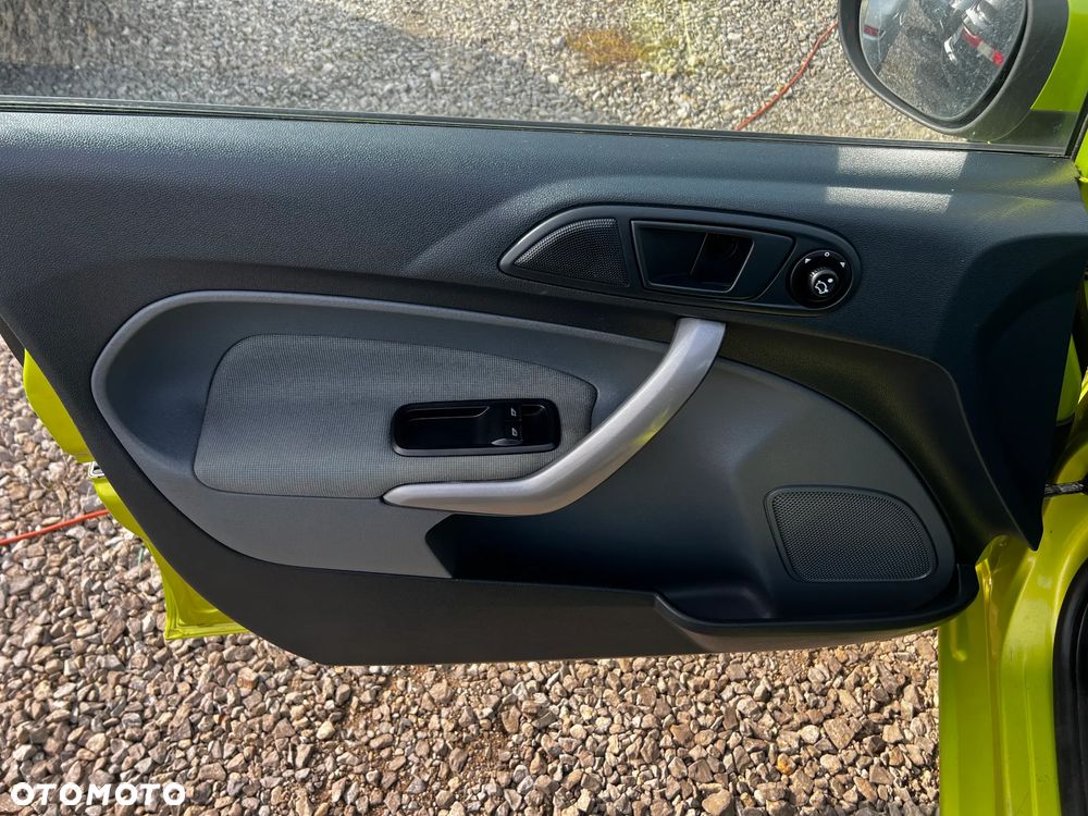 Ford Fiesta 1.25 Ambiente - 22