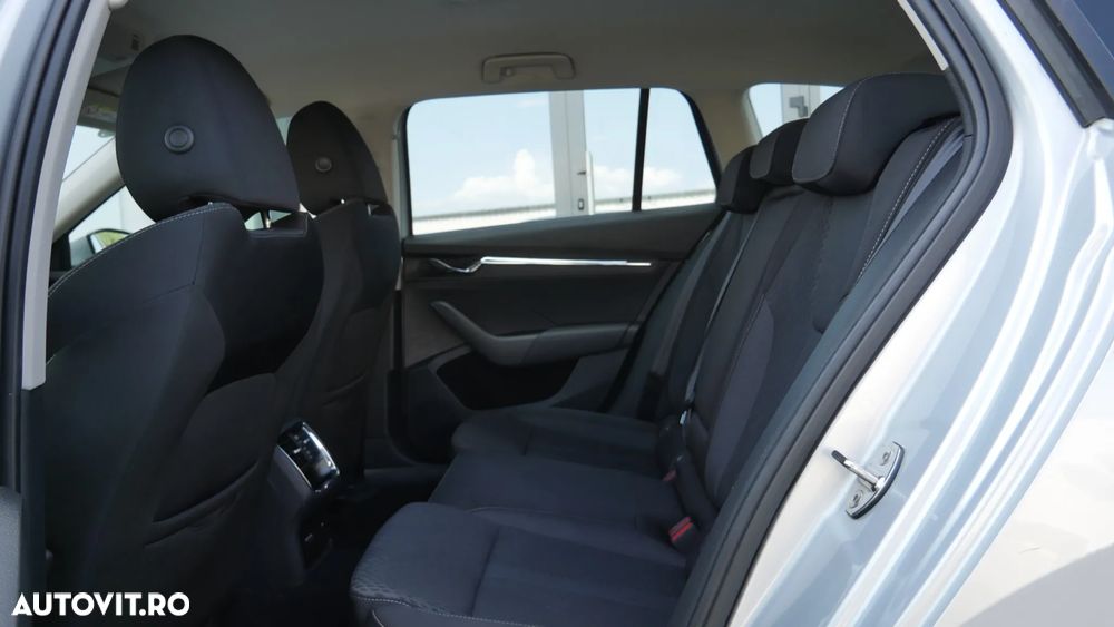 Skoda Octavia 2.0 TDI STYLE DSG - 18