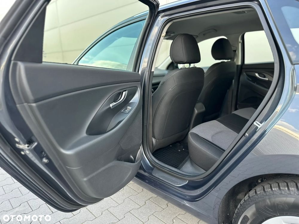 Hyundai i30 1.5 DPI Classic + - 31