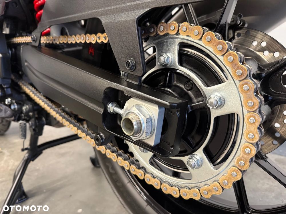 Suzuki V-STROM - 8
