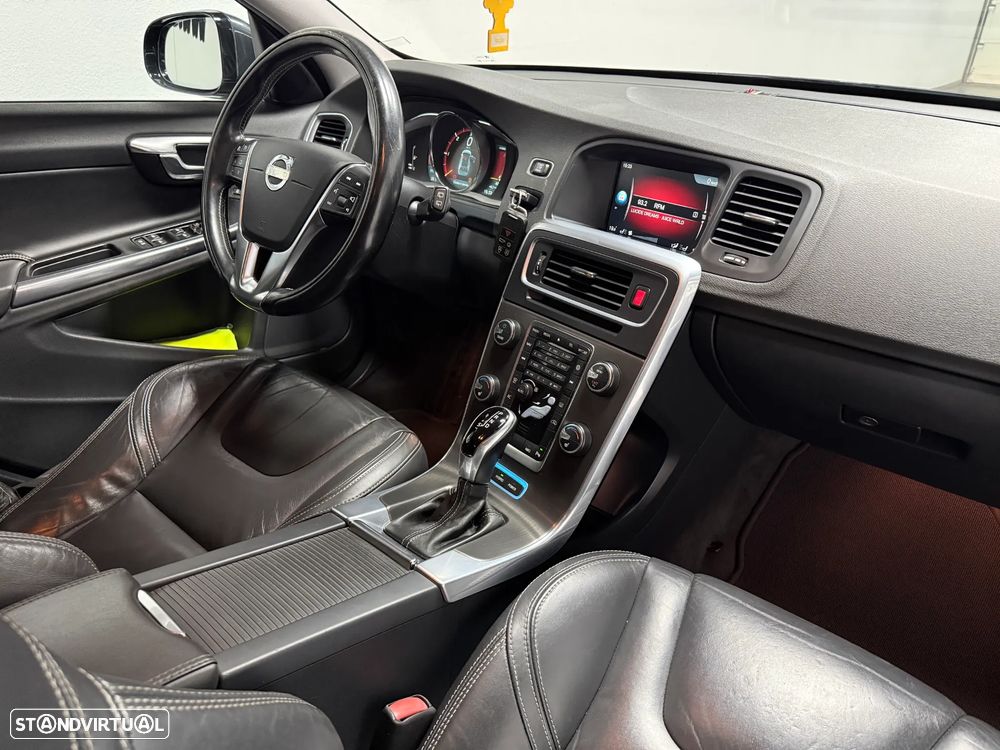 Volvo V60 D6 Plug-In-Hybrid AWD Geartronic Summum - 23