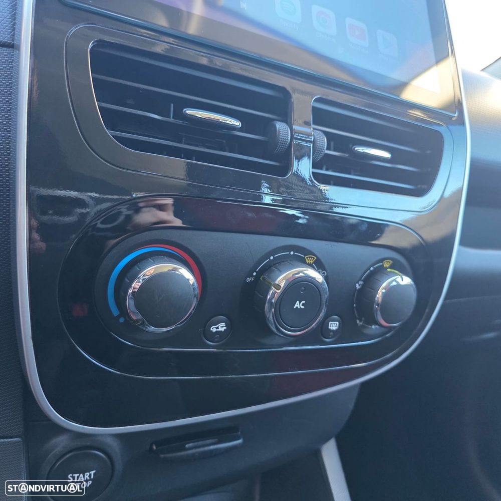 Renault Clio - 23
