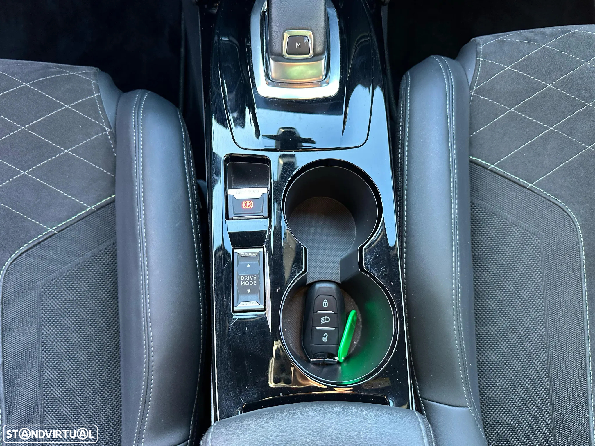 Peugeot 2008 PureTech 155 EAT8 GT Pack - 32