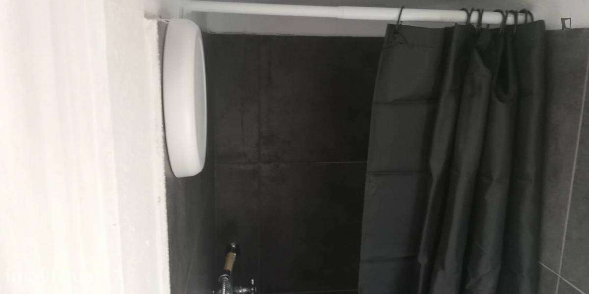 Quarto - localizado em Anjos Lisbon - Grande imagem: 5/27