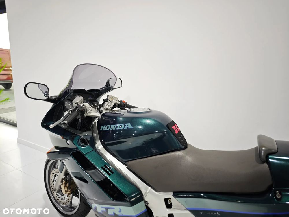 Honda VFR - 10