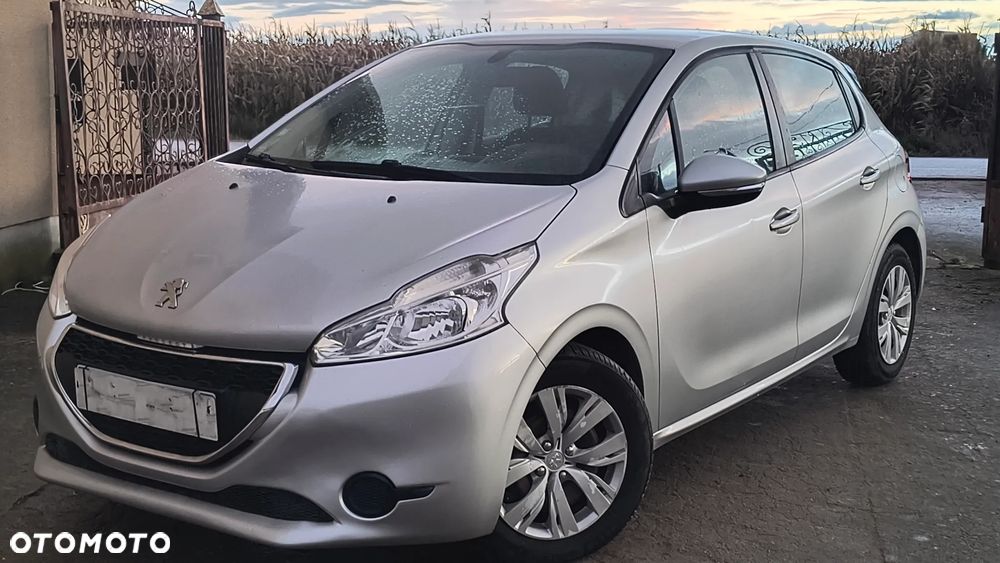 Peugeot 208 - 1