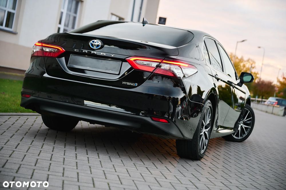Toyota Camry 2.5 Hybrid Executive CVT - 27