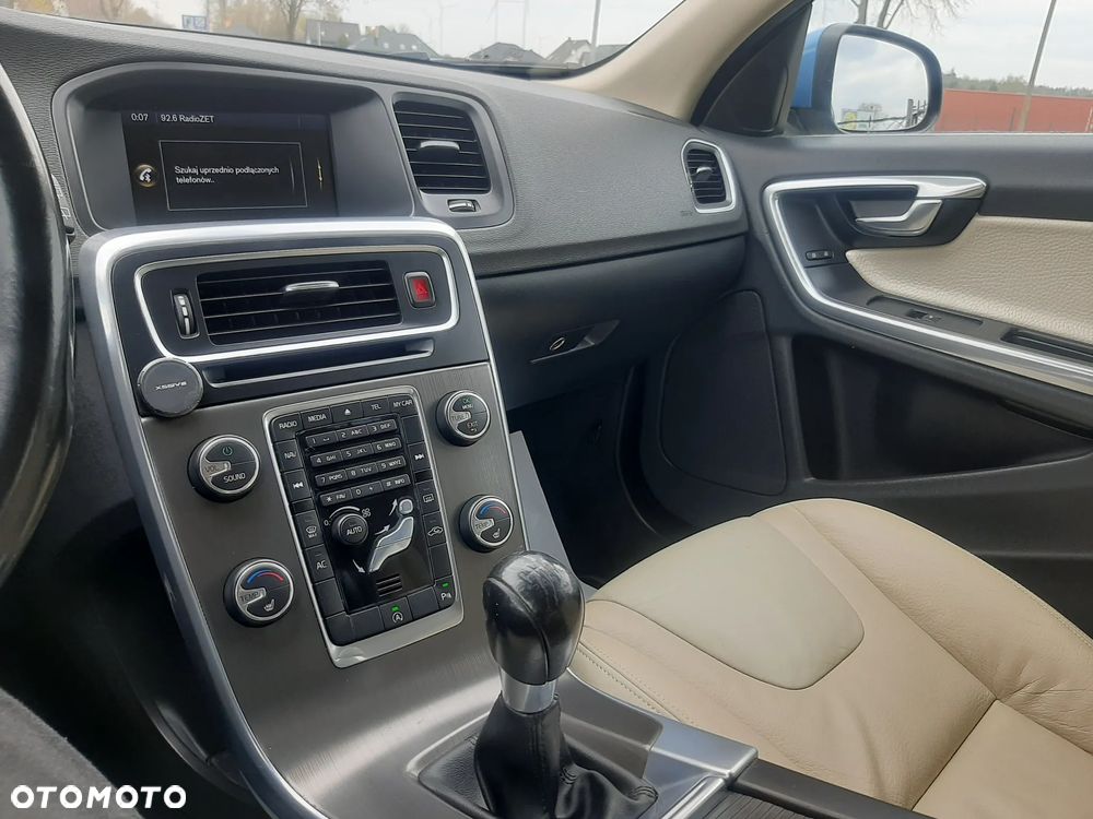 Volvo V60 D4 Business Edition - 17