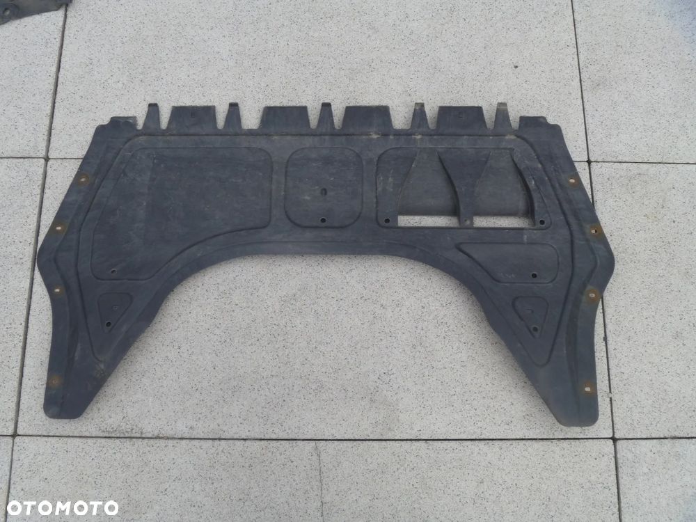 VOLKSWAGEN GOLF 5 V BENZYNA DOLNA OSŁONA POD SILNIK ORYGINAŁ 1K0-825-237-J - 1
